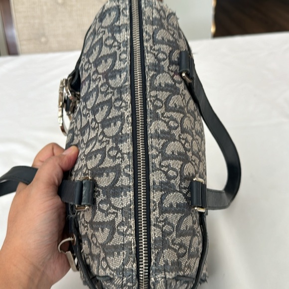 🎉🎉SOLD 🎉🎉 Authentic Dior small shoulder bag - Picture 7 of 13